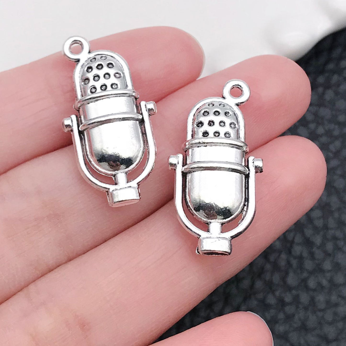 Z1025 SILVER MICROPHONE