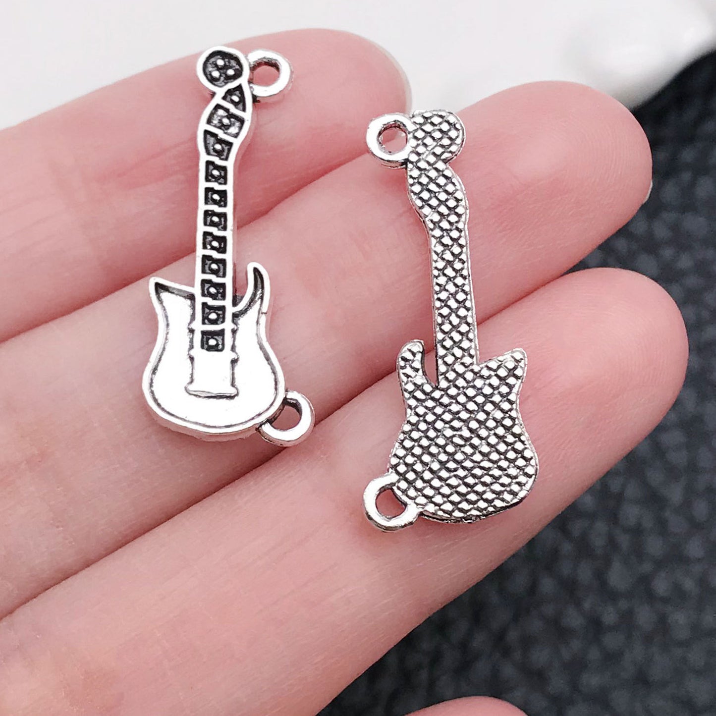 Z1027 SILVER GUITAR